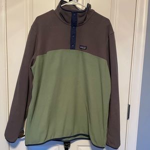 Patagonia 3 quarter button up. Green/grey. Size xl. Great condition.